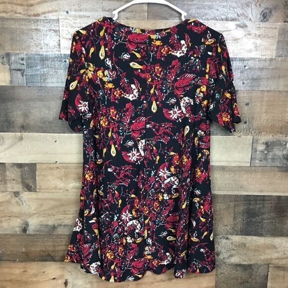 LulaRoe Top Perfect Tee Round Neck Black Red Floral Print Short Sleeve XS - Picture 3 of 7